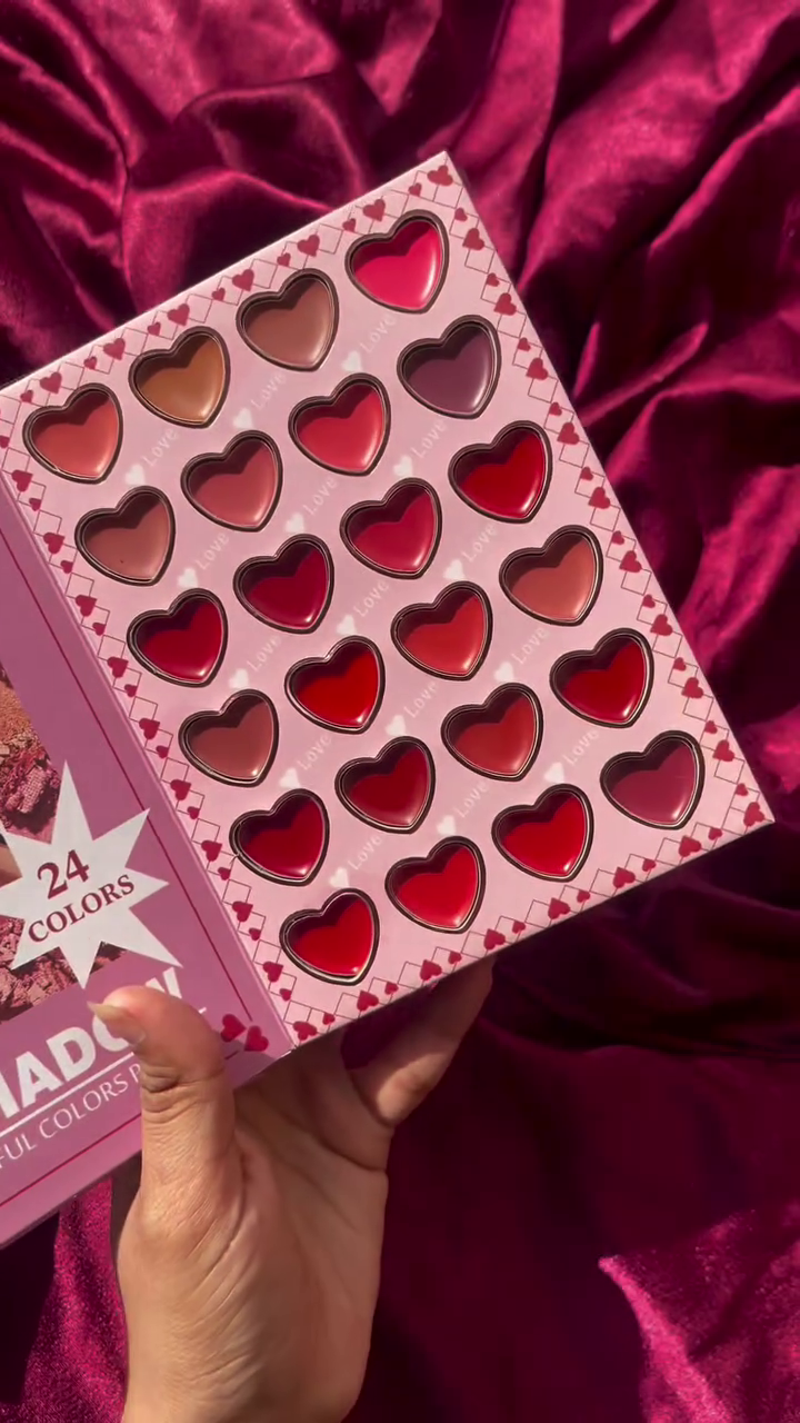Heart-Shaped Eyeshadow Palette – 25 Color Glitter &amp;amp;amp;amp; Matte Makeup Palette for Romantic Eye Looks