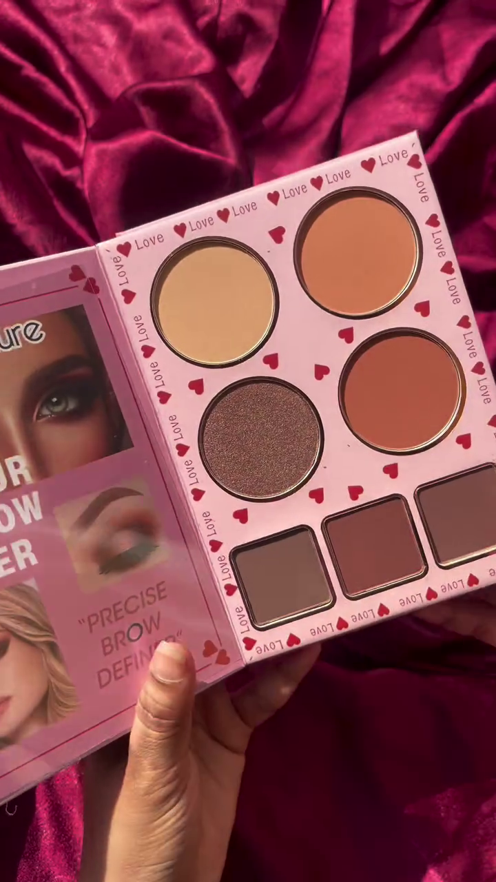 Heart-Shaped Eyeshadow Palette – 25 Color Glitter &amp;amp;amp;amp; Matte Makeup Palette for Romantic Eye Looks