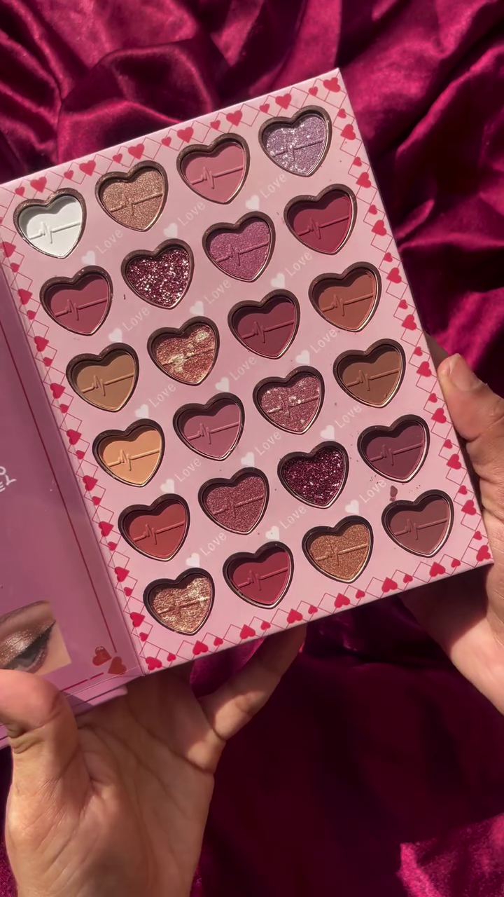 Heart-Shaped Eyeshadow Palette – 25 Color Glitter &amp;amp;amp;amp; Matte Makeup Palette for Romantic Eye Looks