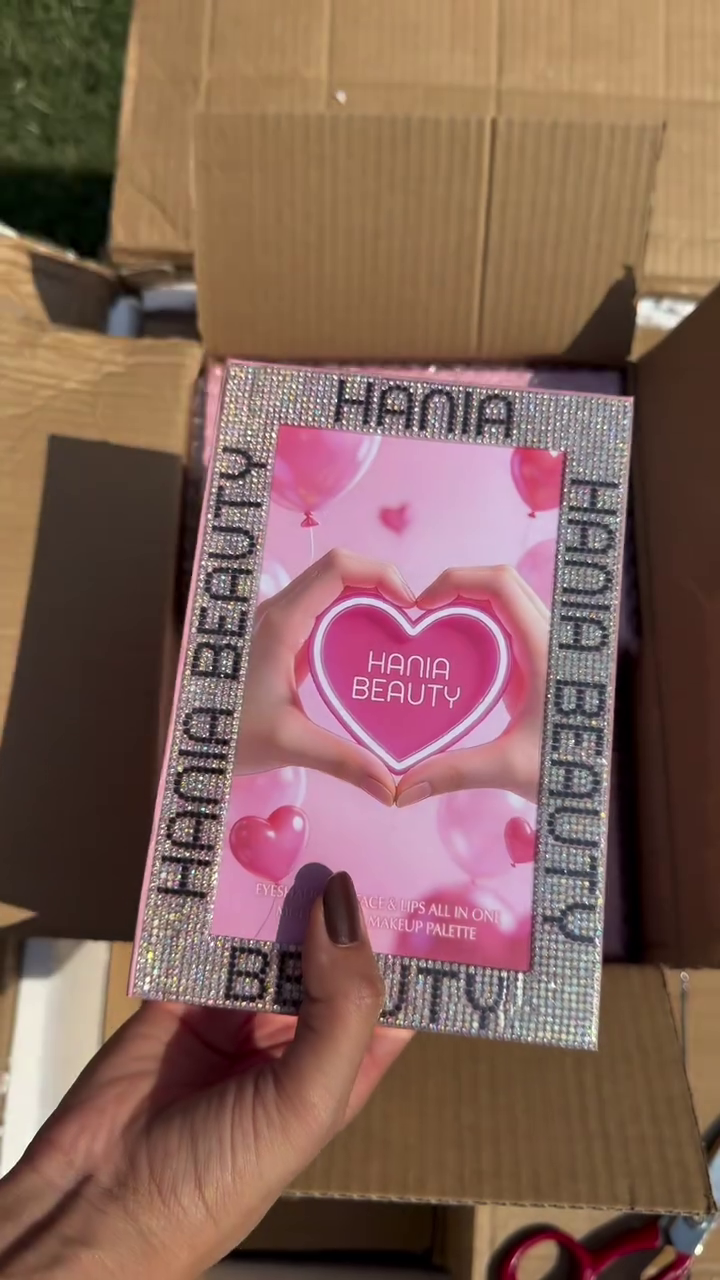 Hania Beauty 6-in-1 Professional Makeup Palette Kit | Eyeshadow, Blusher, Highlighter, Lipstick, Concealer &amp;amp;amp; Contour